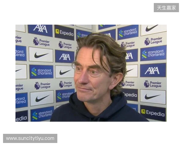 弗兰克:我不同意斯洛特的意见,范德芬不铲抢就不是合格后卫 弗兰克:我不同意斯洛特的意见,范德芬不铲抢就不是合格后卫