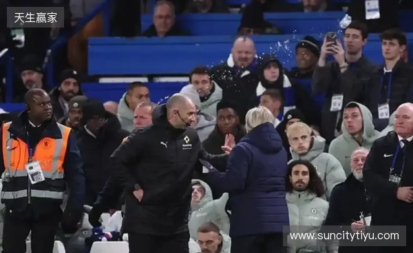 英足总官方：切尔西因球迷向场内投掷水瓶被罚款15万英镑